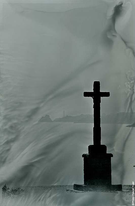 ouessant-croix-Pascal-Yuan.jpg